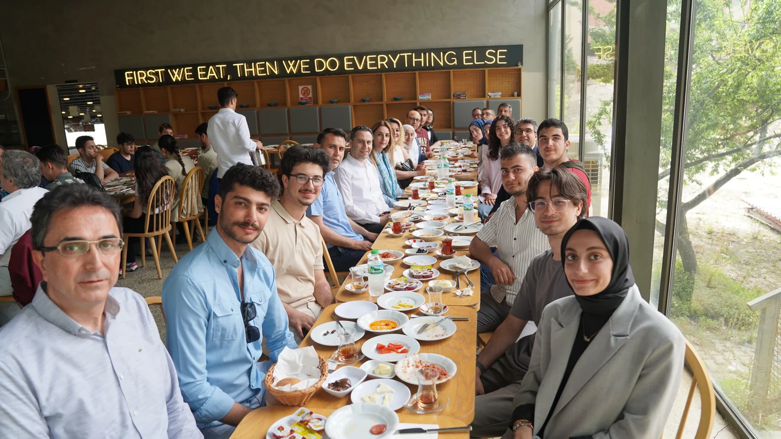 İÜC Geliştirme Vakfı Bursiyer Öğrenciler ve Mütevelli Heyet Üyeleriyle Fidan Dikimi Etkinliğinde Buluştu