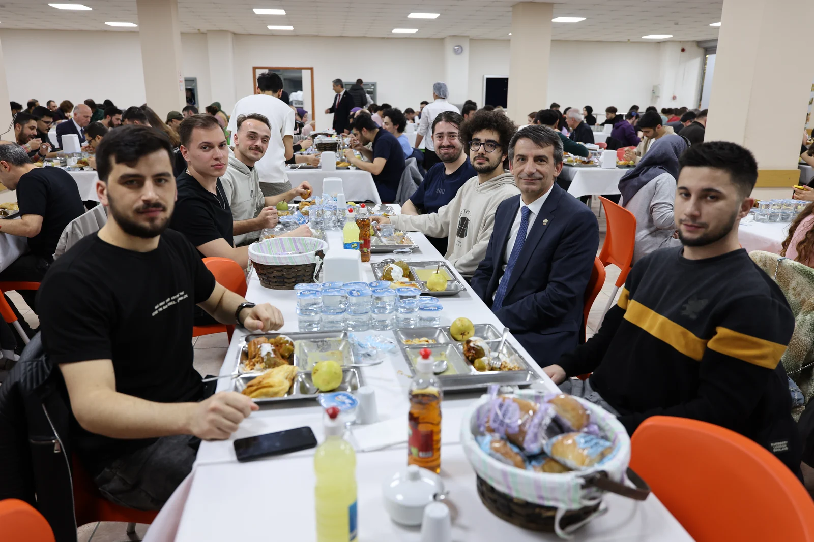 Vakfımız Tarafından İstanbul Üniversitesi-Cerrahpaşa Yemekhanelerinde İftar Programı Düzenlendi