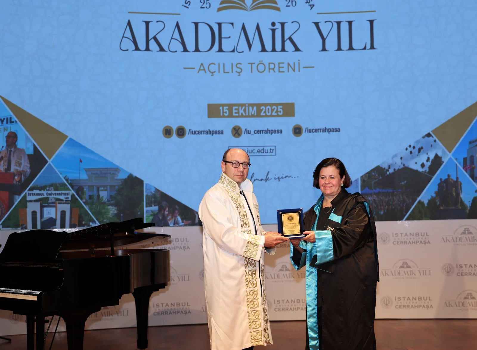 “Rektör Prof. Dr. Nuri Aydın Tarafından Bağışçılarımıza Plaket Takdimi”