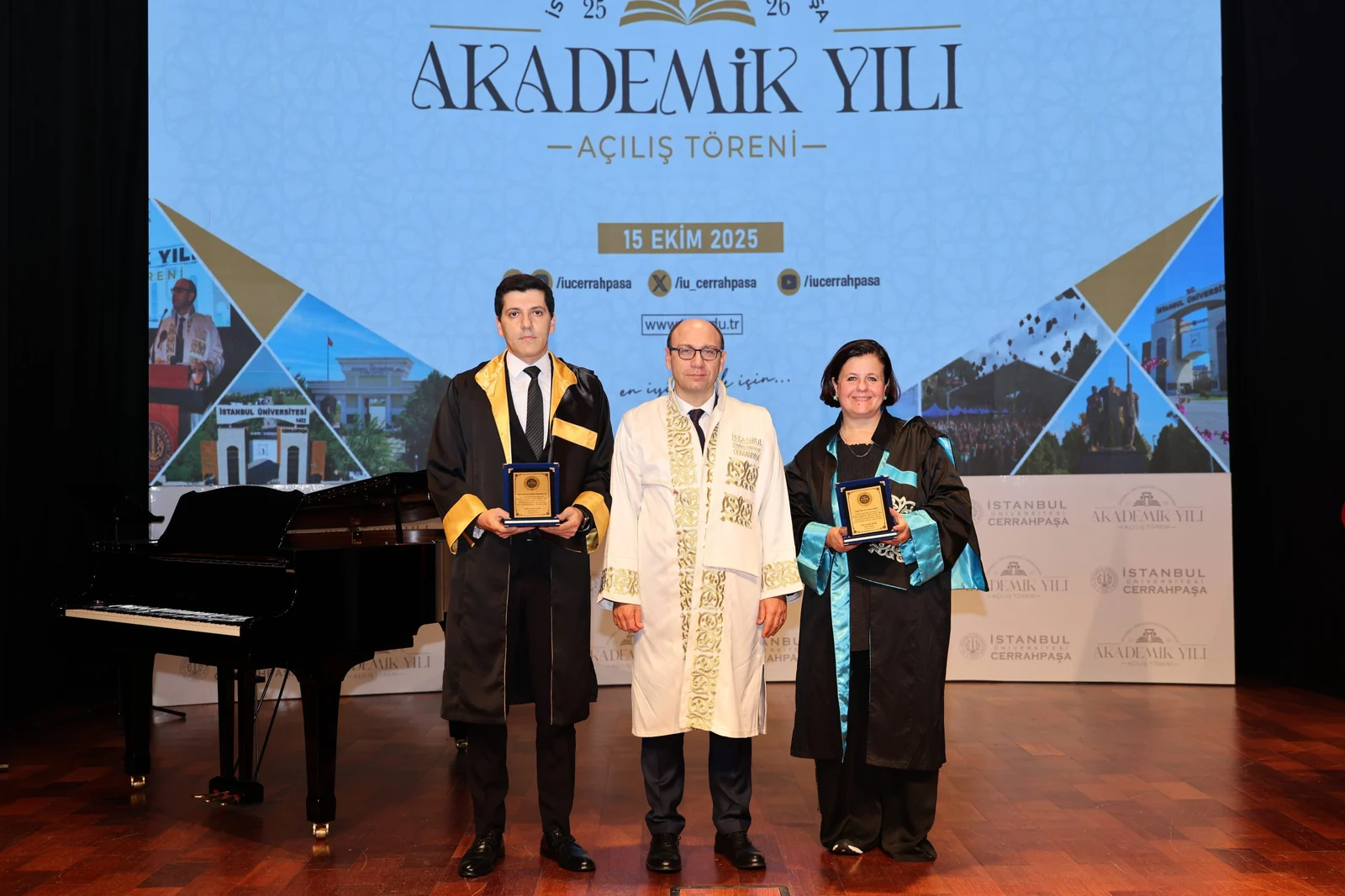 “Rektör Prof. Dr. Nuri Aydın Tarafından Bağışçılarımıza Plaket Takdimi”
