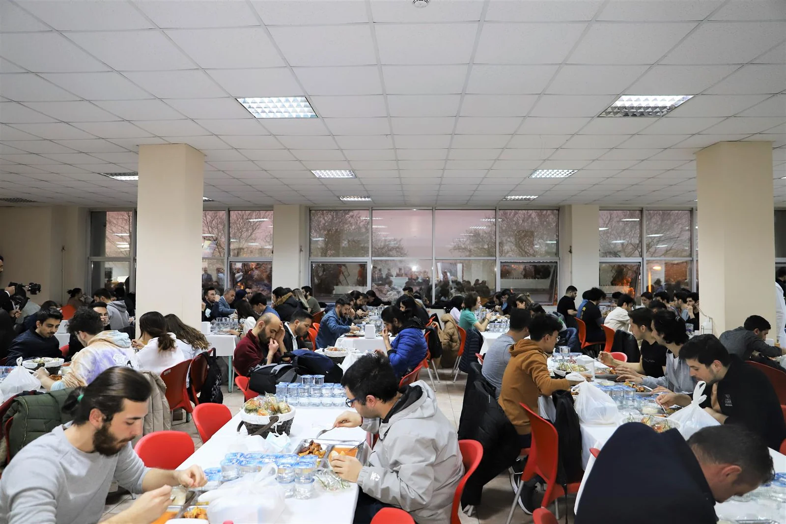 Vakfımız Tarafından İstanbul Üniversitesi-Cerrahpaşa Yemekhanelerinde İftar Programı Düzenlendi
