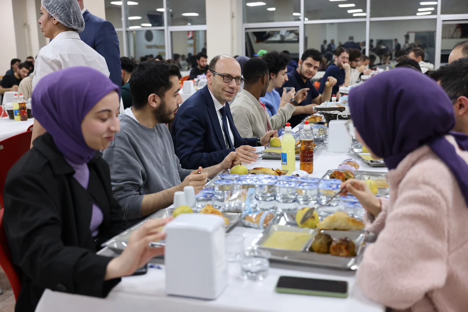 Vakfımız Tarafından İstanbul Üniversitesi-Cerrahpaşa Yemekhanelerinde İftar Programı Düzenlendi