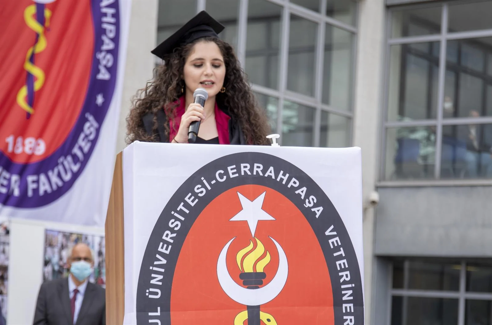 Veteriner Fakültesi 2020-2021 Öğretim Yılı Mezuniyet Töreni Coşku İçerisinde Gerçekleştirildi