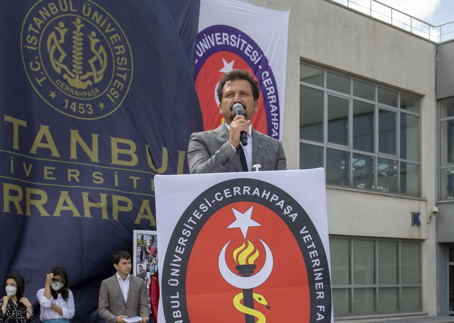 Veteriner Fakültesi 2020-2021 Öğretim Yılı Mezuniyet Töreni Coşku İçerisinde Gerçekleştirildi