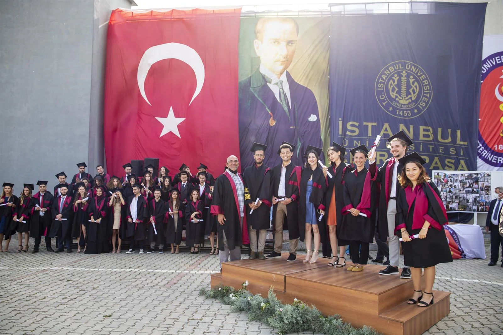 Veteriner Fakültesi 2020-2021 Öğretim Yılı Mezuniyet Töreni Coşku İçerisinde Gerçekleştirildi