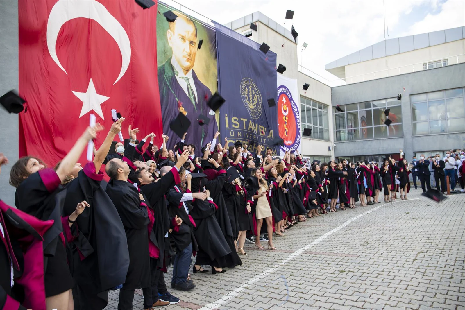 Veteriner Fakültesi 2020-2021 Öğretim Yılı Mezuniyet Töreni Coşku İçerisinde Gerçekleştirildi